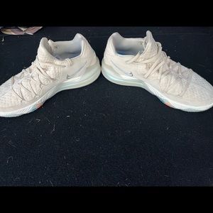 Lebron 17 low, used but good condition